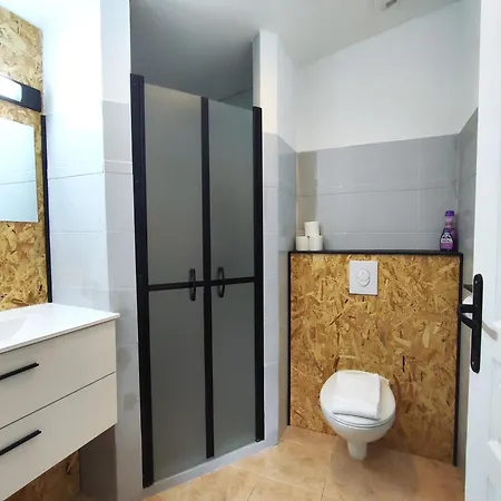 La Maison De Tari לינה וארוחת בוקר ויטראק