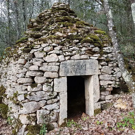 La Maison De Tari Bed and Breakfast 3*