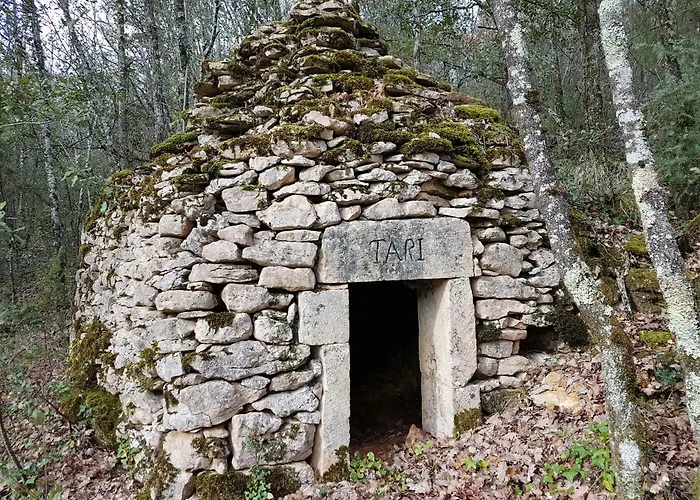 La Maison De Tari Bed & Breakfast 3*